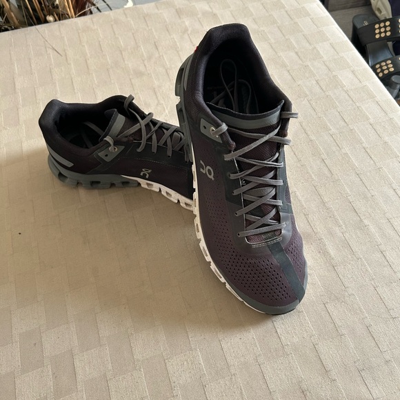 On Running Cloudflow Running Lace Up Sneakers in Black/Asphalt - Picture 5 of 15